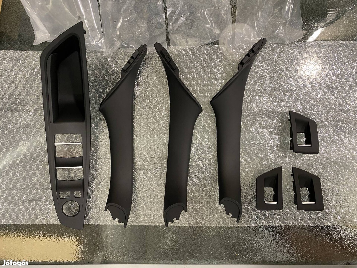 BMW F10/F11/F18 kapaszkodó szett, ablakemelő keretekkel