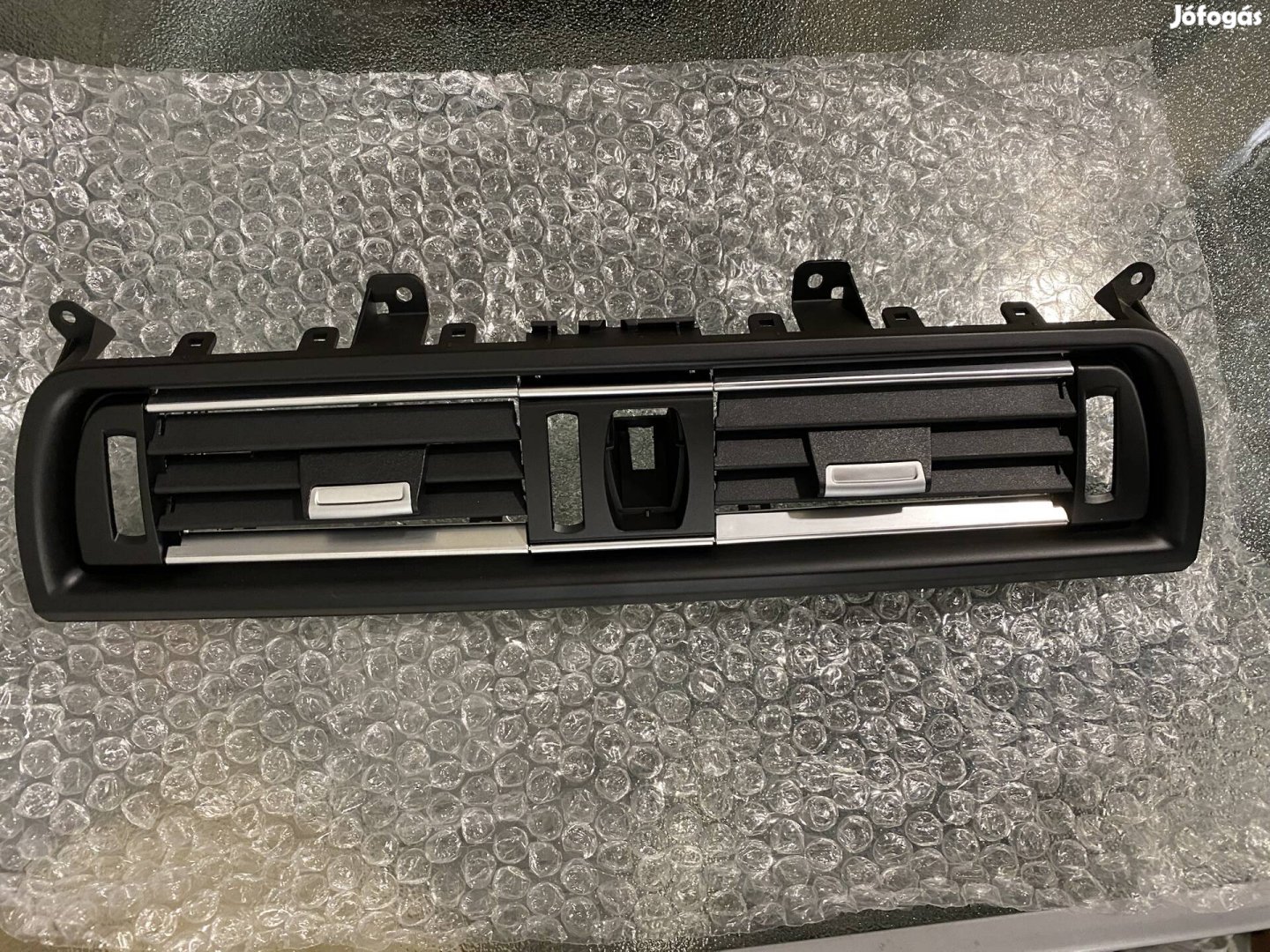 BMW F10/F11/F18 szellőzőrács (új, krómcsíkos)