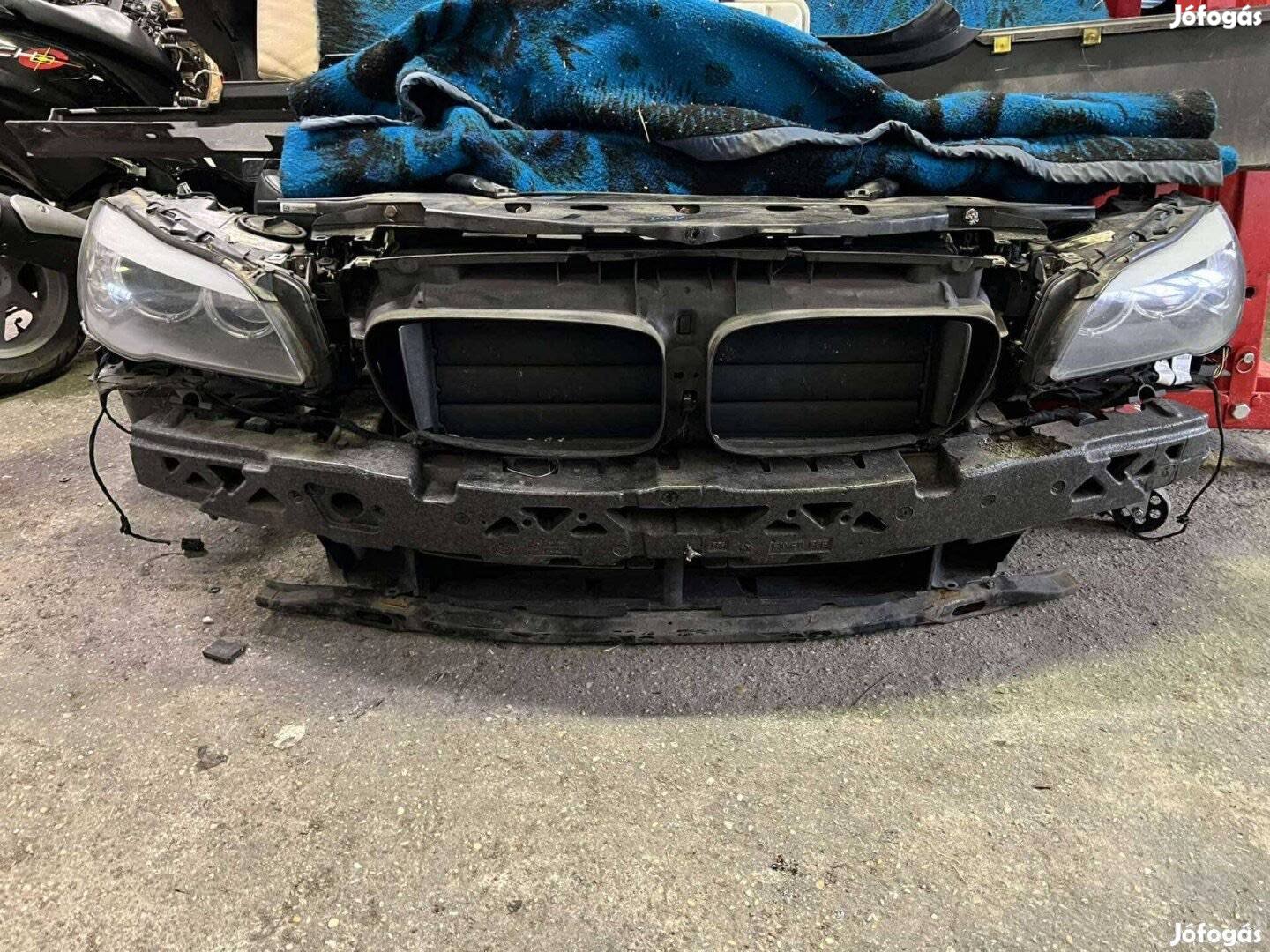 BMW F10 eleje (homlokfal zárhíd, géptető, sárvédők, fényszóró) eladó