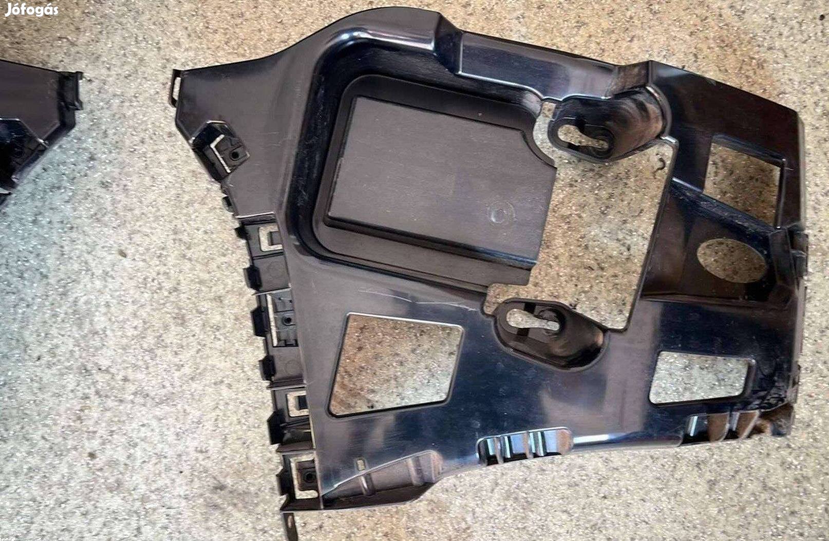 BMW F20 LCI hátsó lökhárítótartó