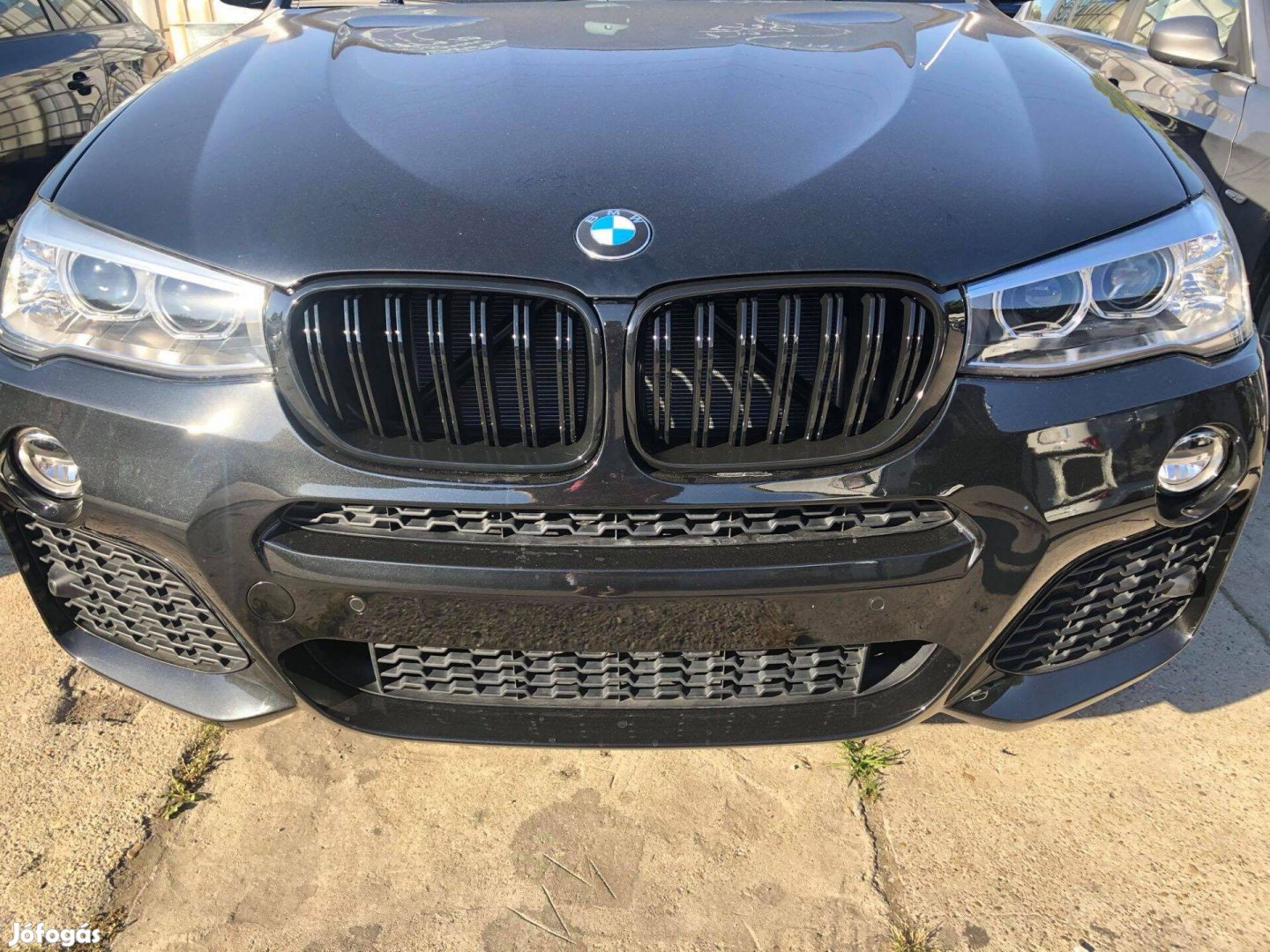 BMW F25 facelift (X3) vese hűtőrács dupla egyenes pálcás lakk fek