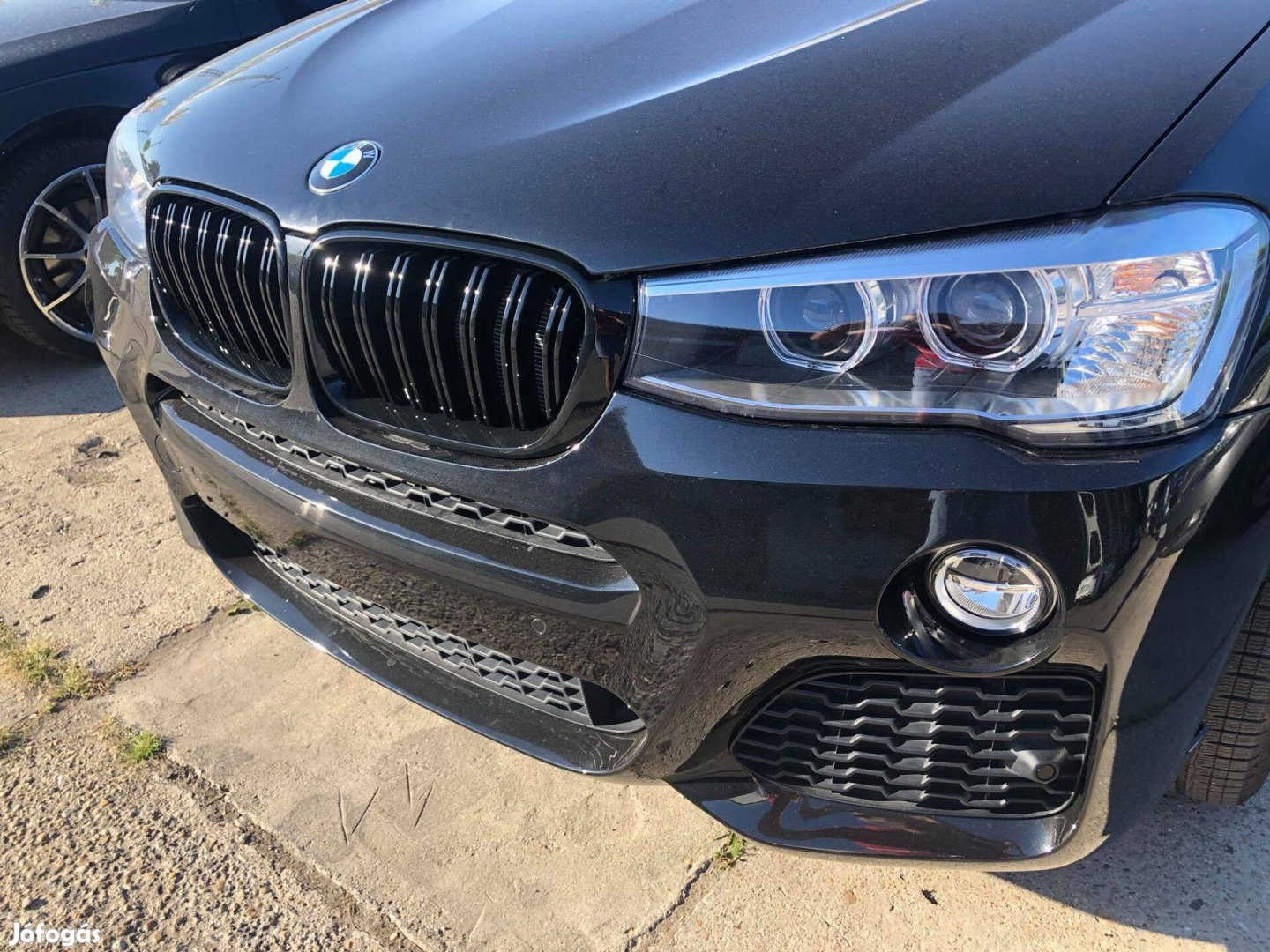 BMW F25 facelift (X3) vese hűtőrács dupla pálcás lakk fekete