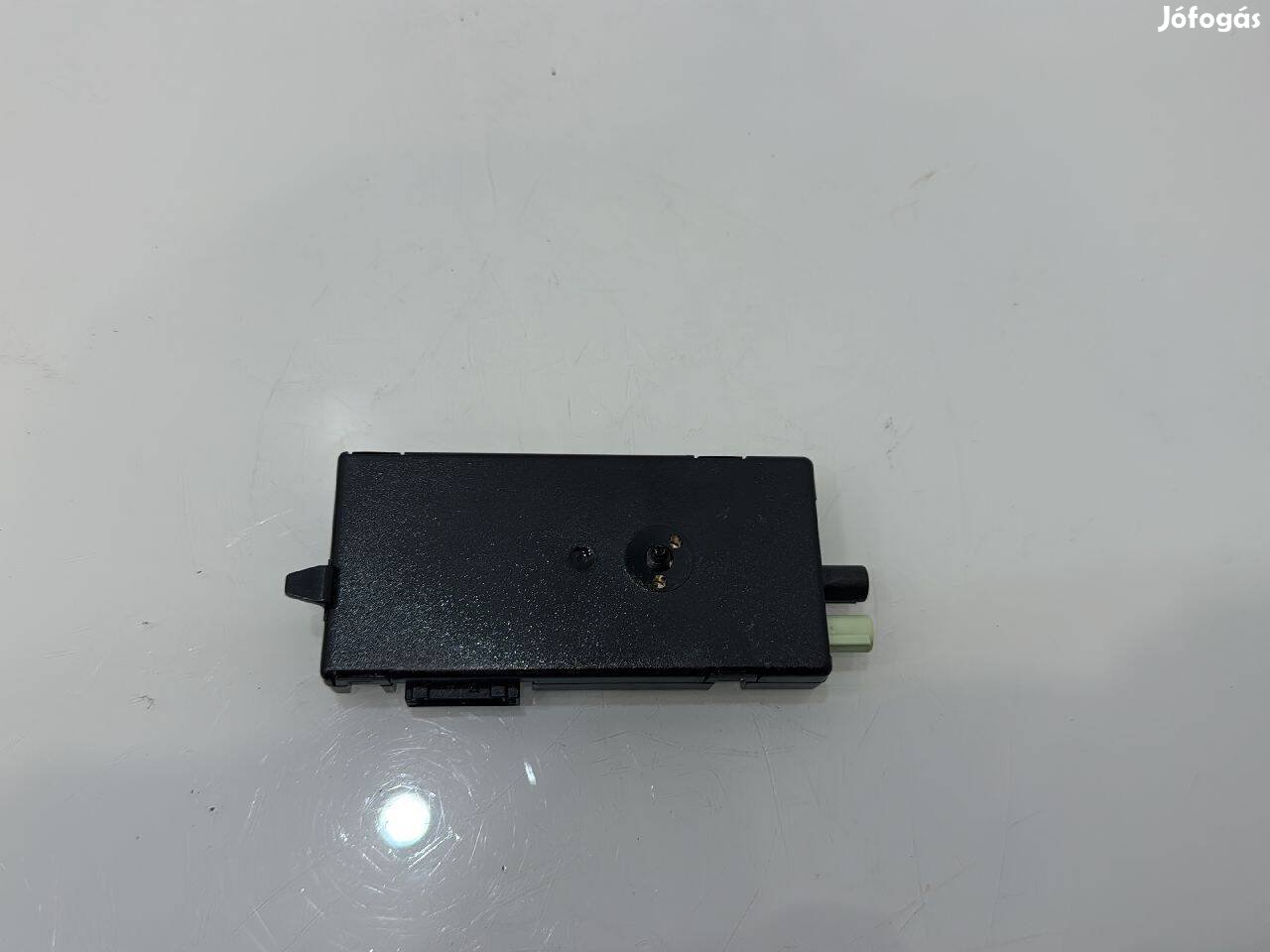 BMW F30 antenna erősítő