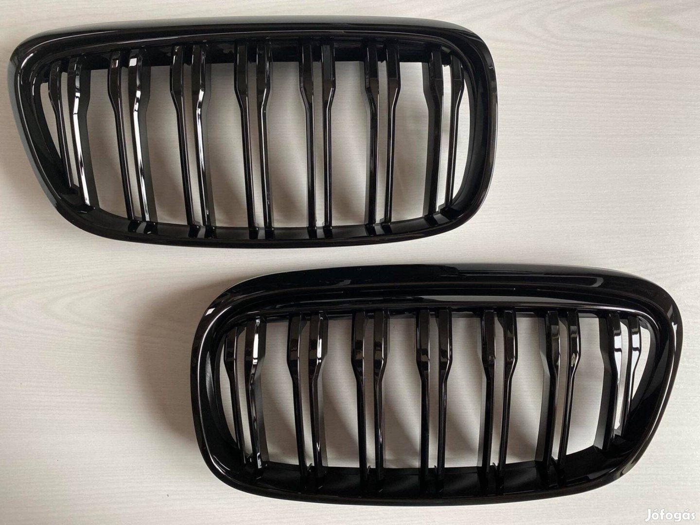 BMW F45, F46 pre(2-es tourer BMW) vese hűtőrács lakk fekete dupla szél