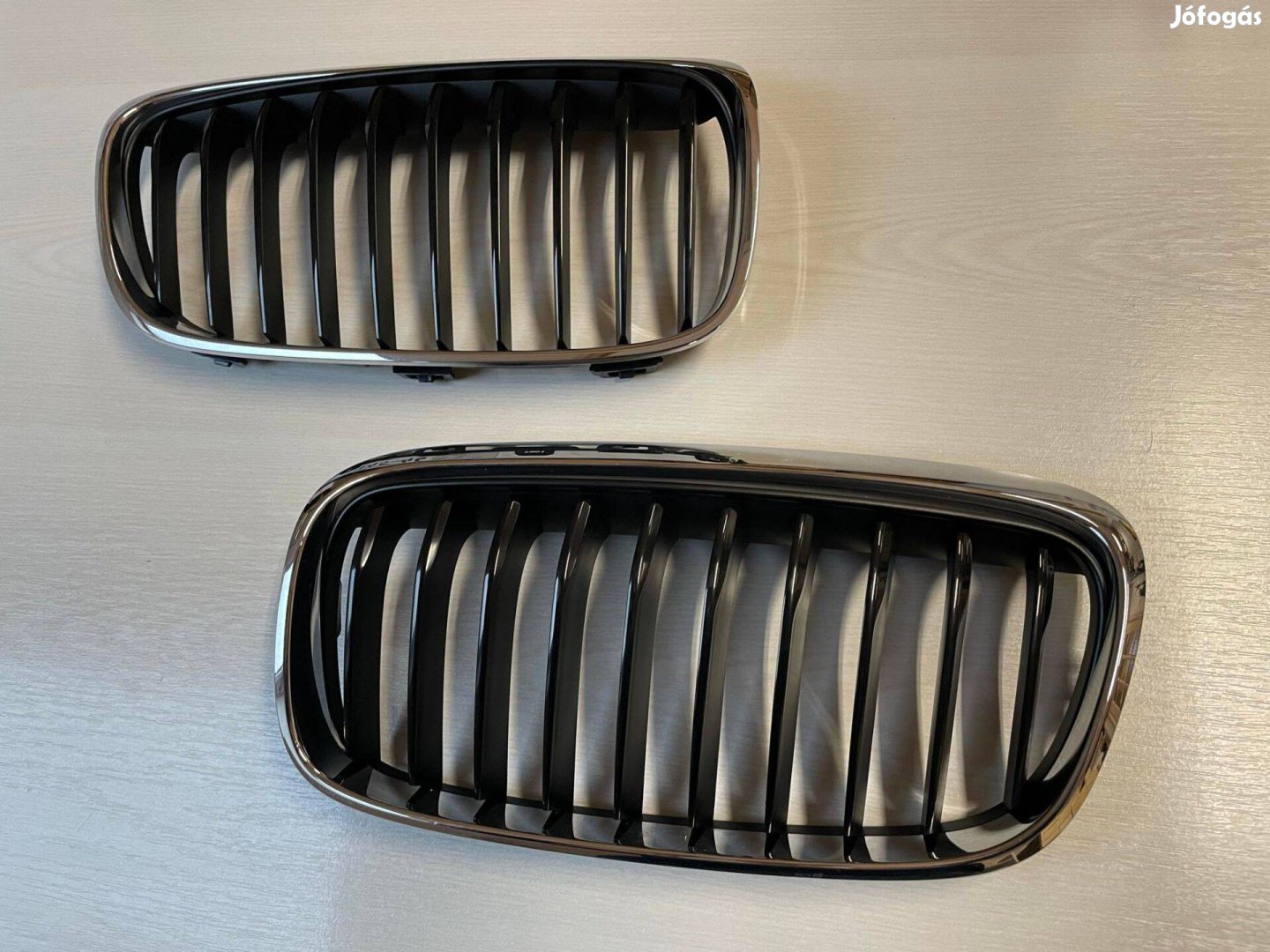 BMW F45, F46 preface (2-es tourer BMW) díszrács / vese króm/fekete