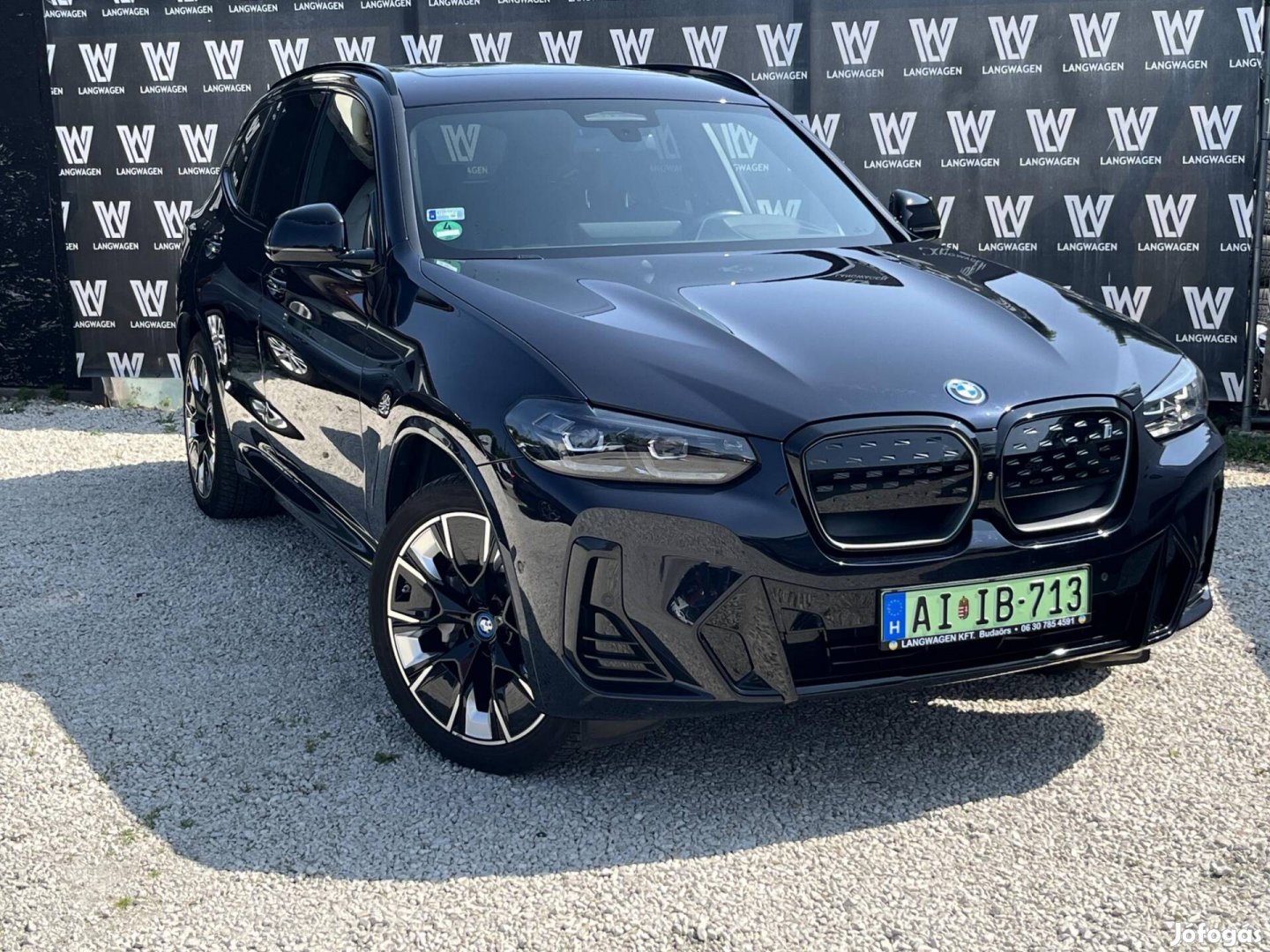 BMW IX3 73,9kWh M Sport. panoráma. vonóhorog. HUD