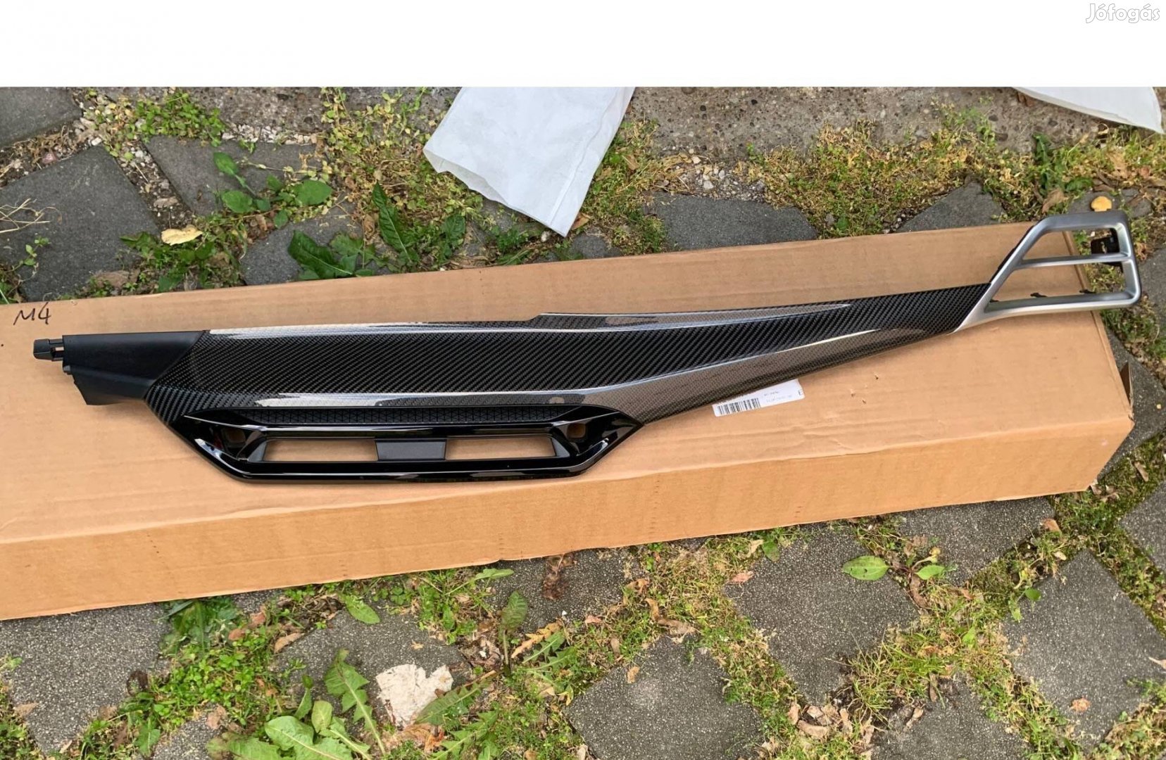 BMW M4 G82 (Carbon) műszerfal középső díszléc