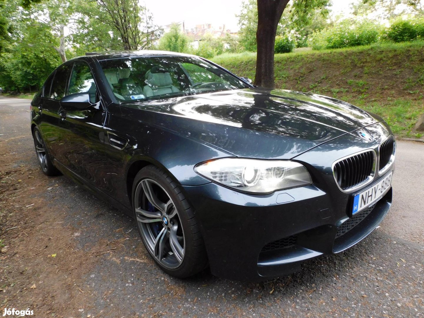 BMW M5 DKG Vezetett szervizkönyv! Garantált Km!
