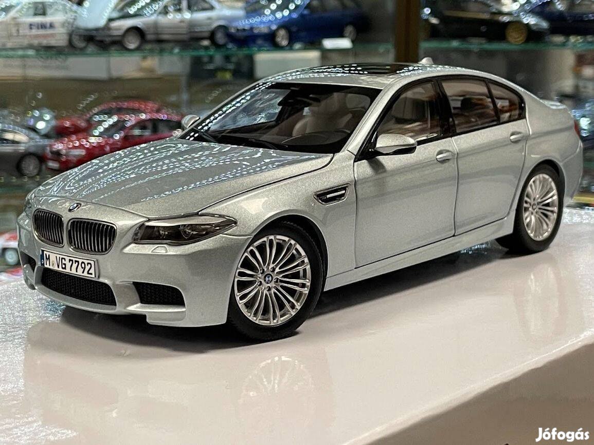 BMW M5 F10 2011 silver 1:18 Paragon Dealer Edition