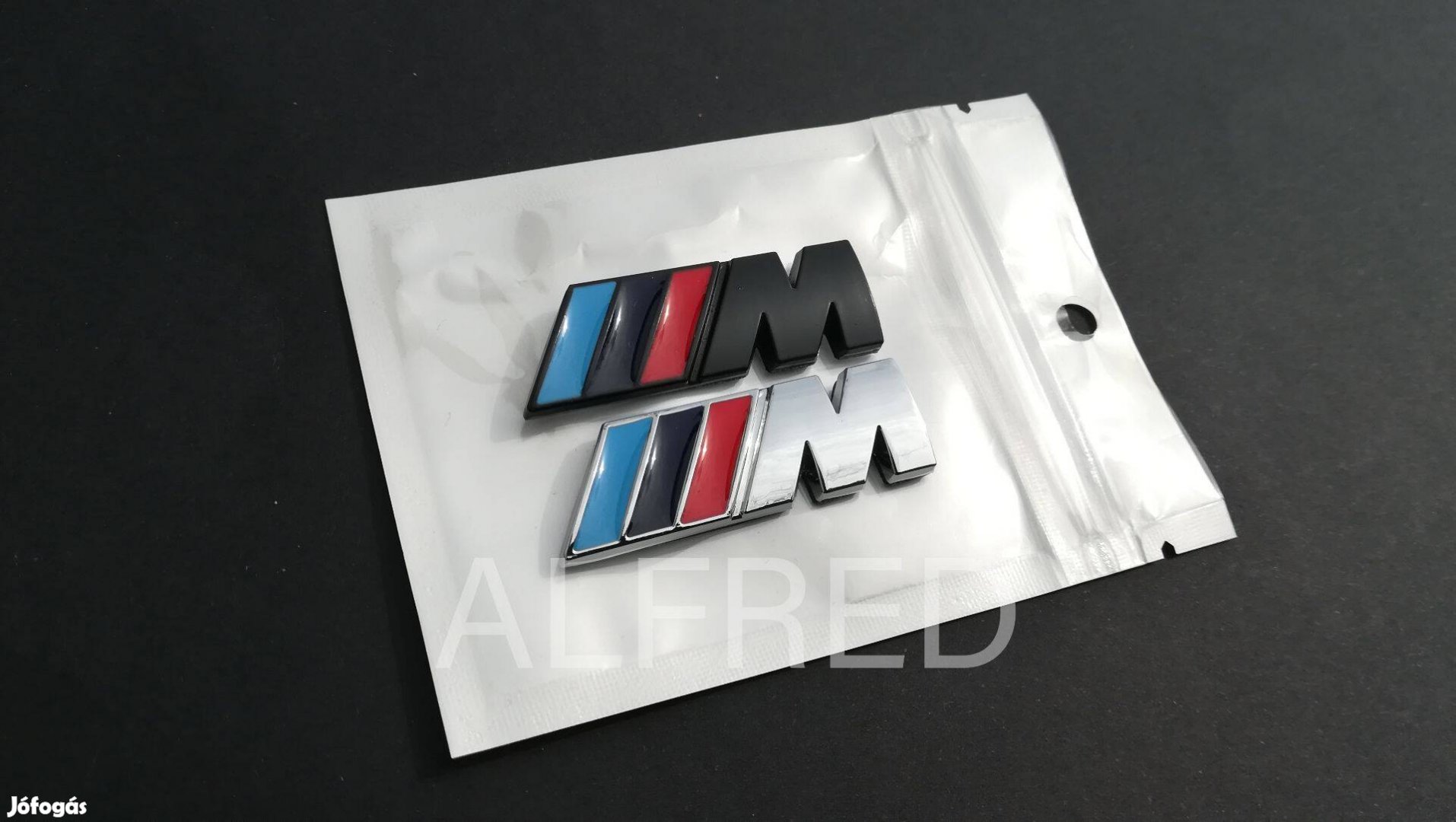 BMW M logó króm és matt fekete kivitelben