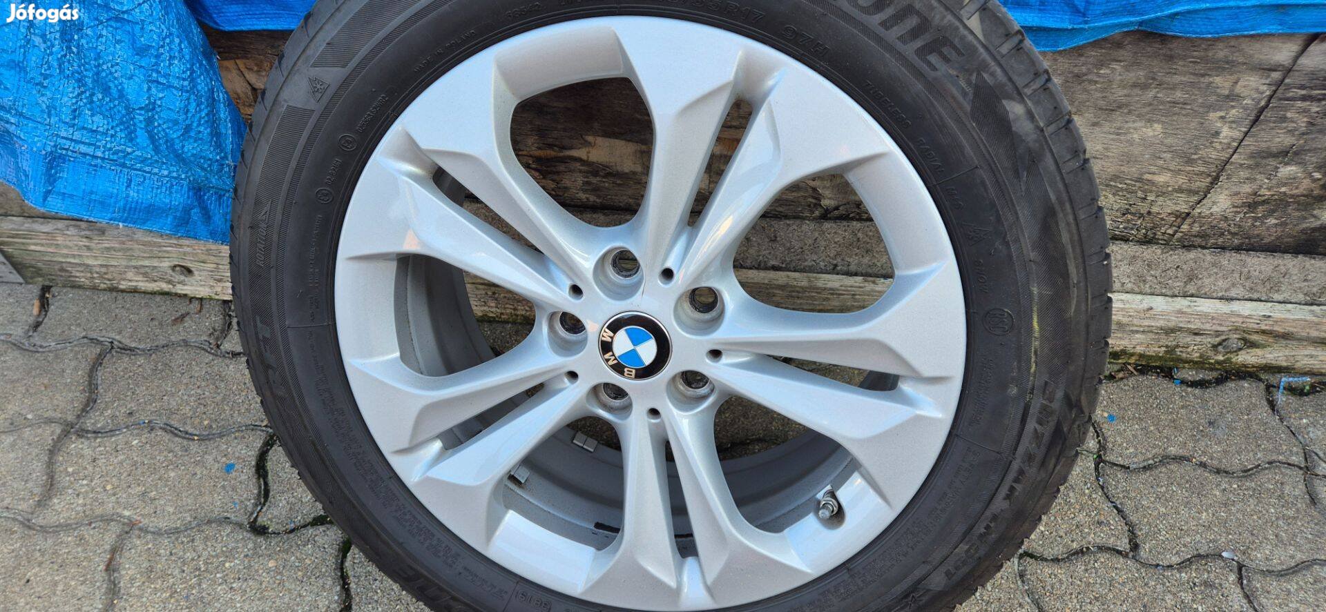 BMW X1 17"-os alufelni teli gumikkal szenzorokkal