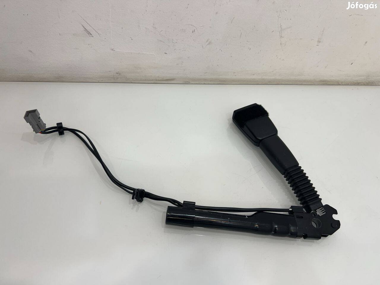 BMW X1 E84 jobb első övfeszítő 72117213564