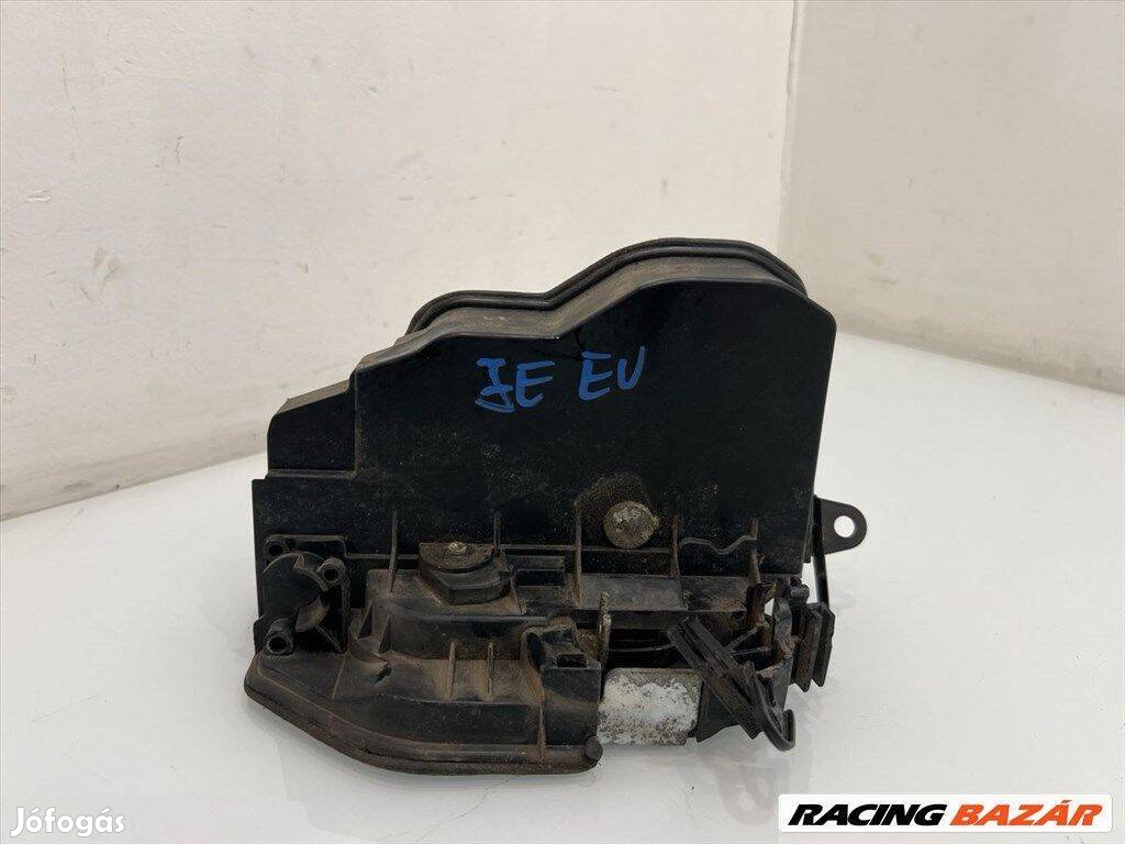 BMW X3 F25 jobb első ajtózár 7318416