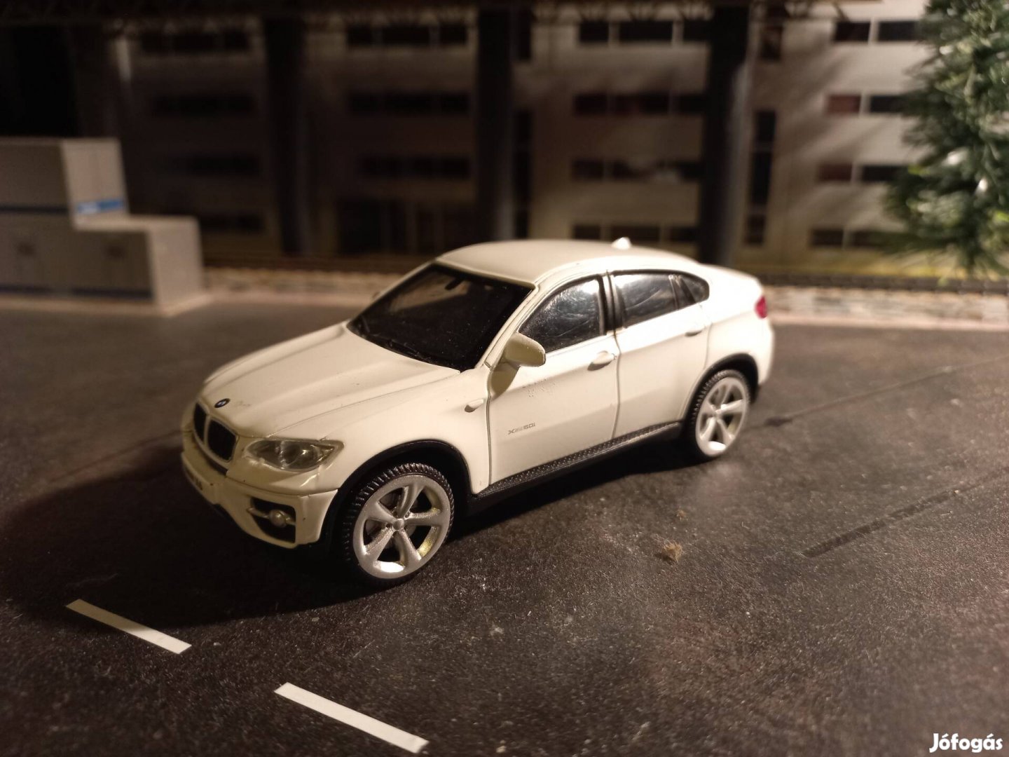 BMW X6 kisautó 1/43 méretben