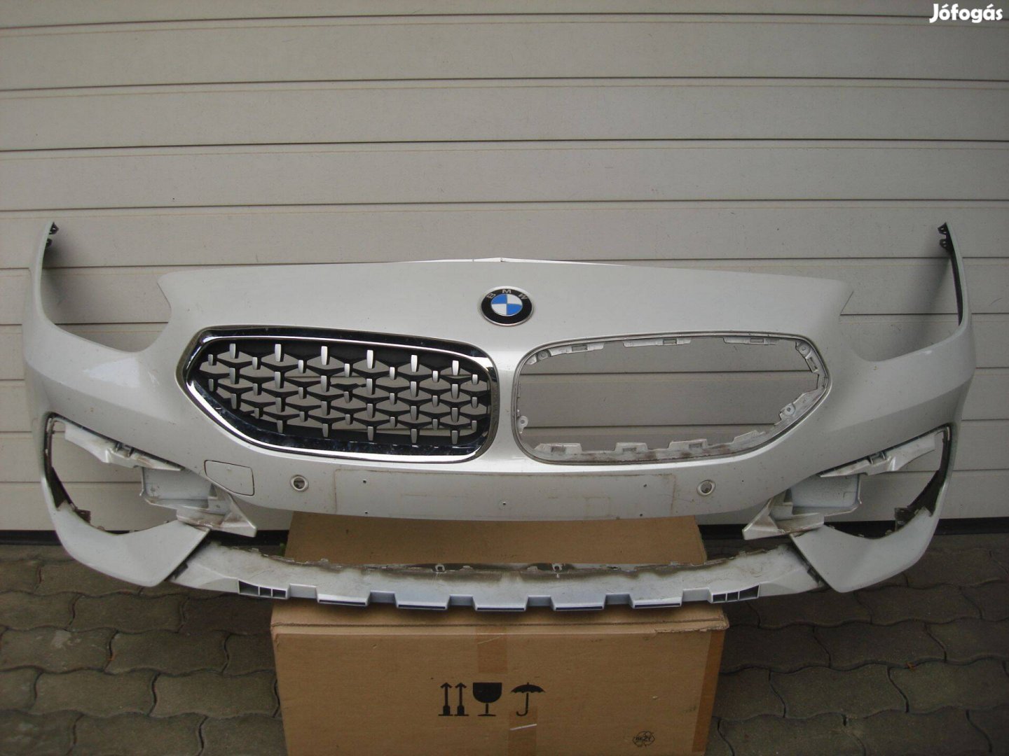 BMW Z4 G29 radaros első lökhárító 51117436876 2019-től nem javított