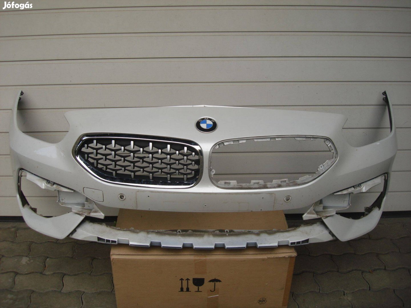 BMW Z4 G29 radaros első lökhárító 51117436876 2019-től nem javított