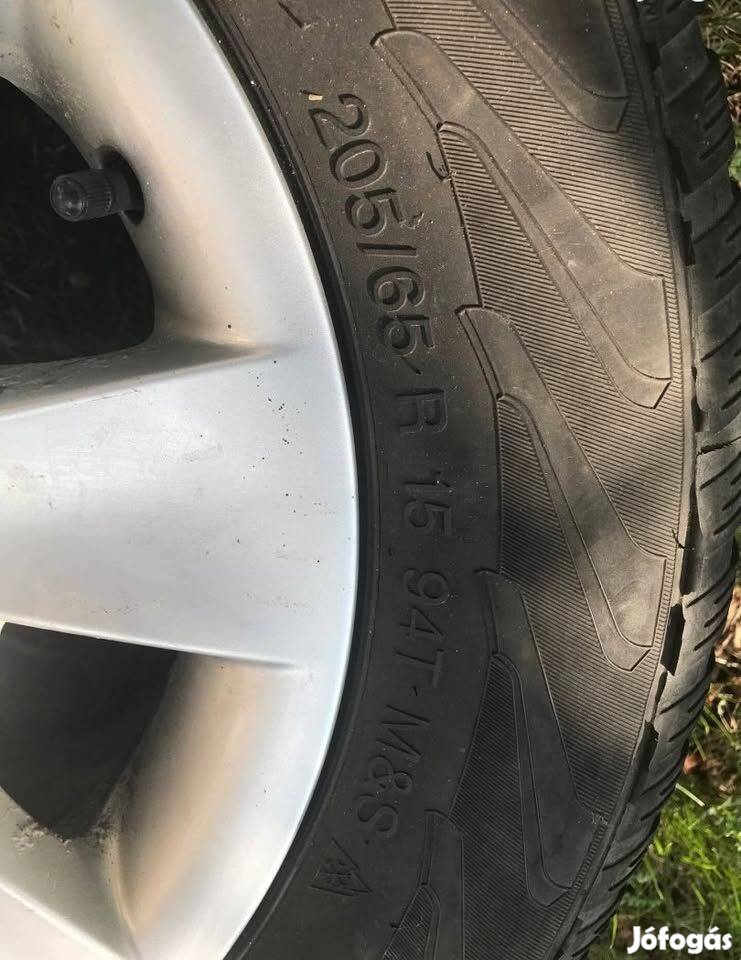 BMW, 4 db 15 colos felni, 4 évszakos 60%-os gumikkal