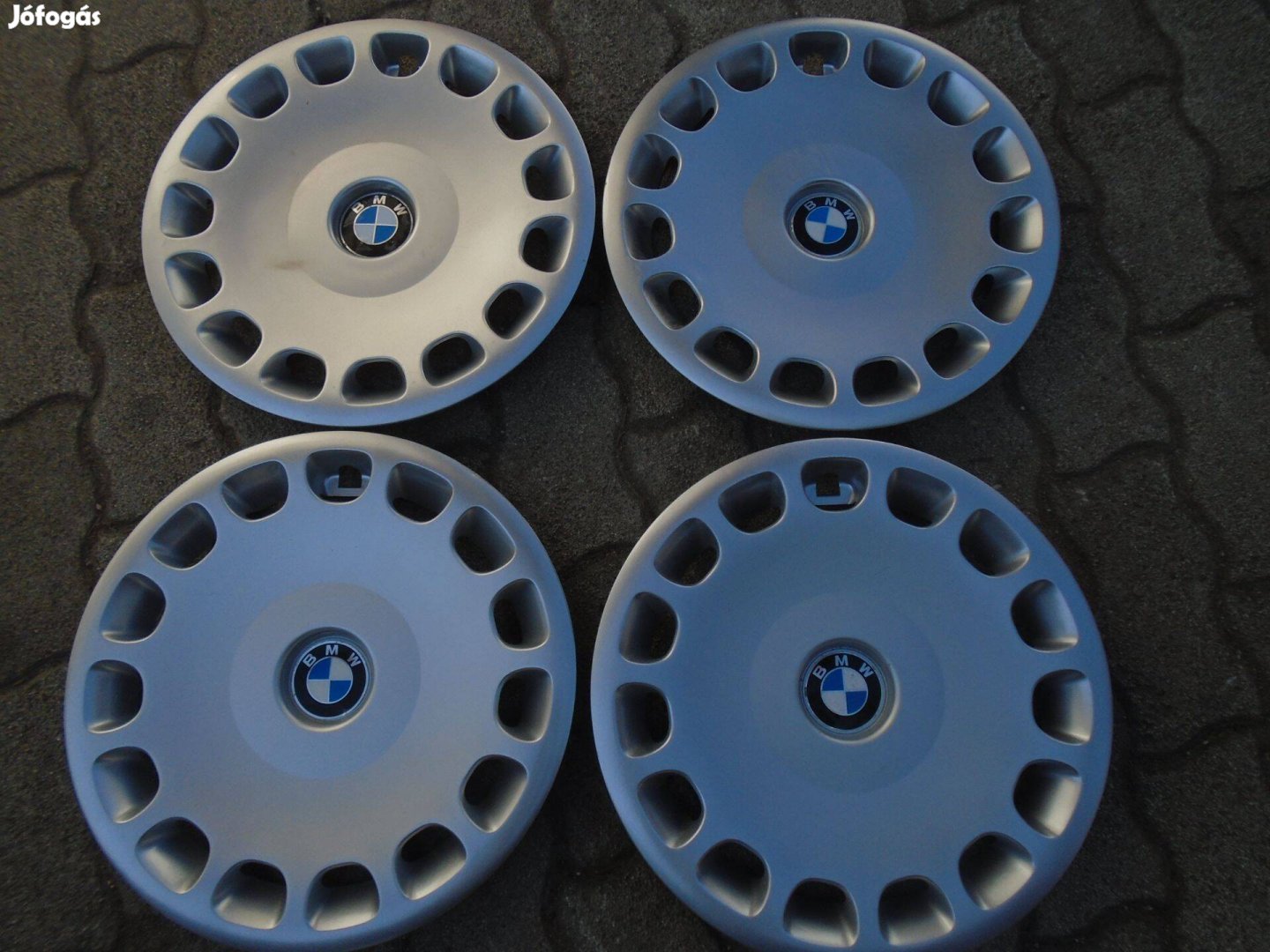 BMW (E39) 15" gyári dísztárcsa garnitúra eladó