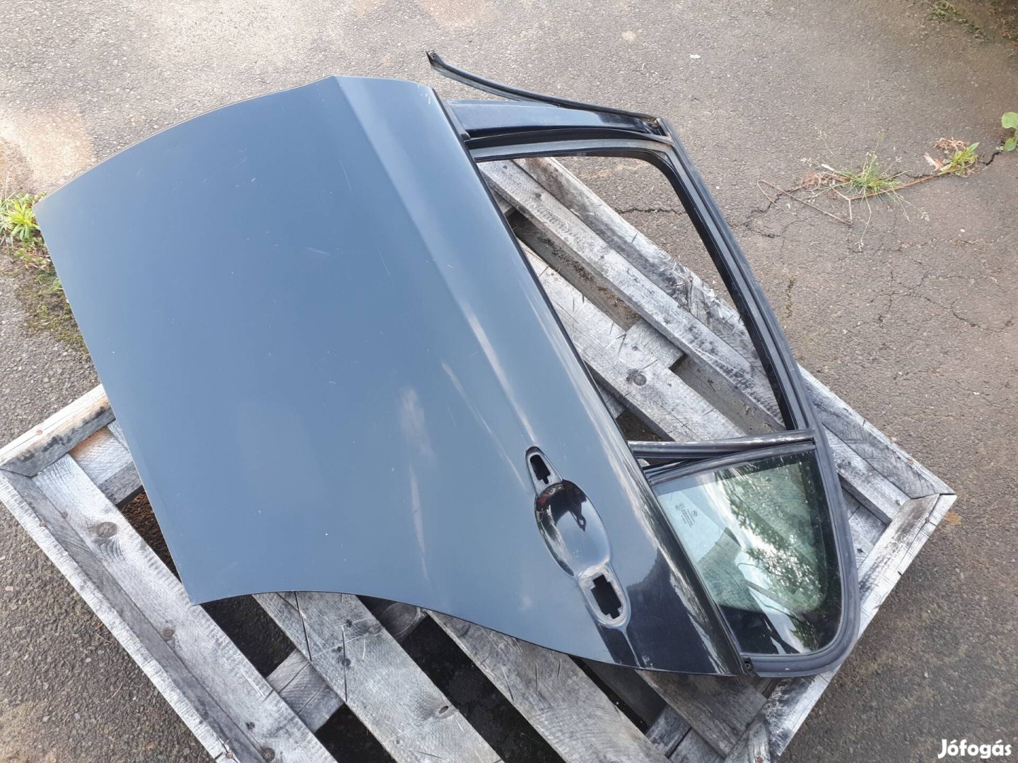 BMW  E90 Sedan  fekete  bal  hátsó  ajtó fix üveggel 