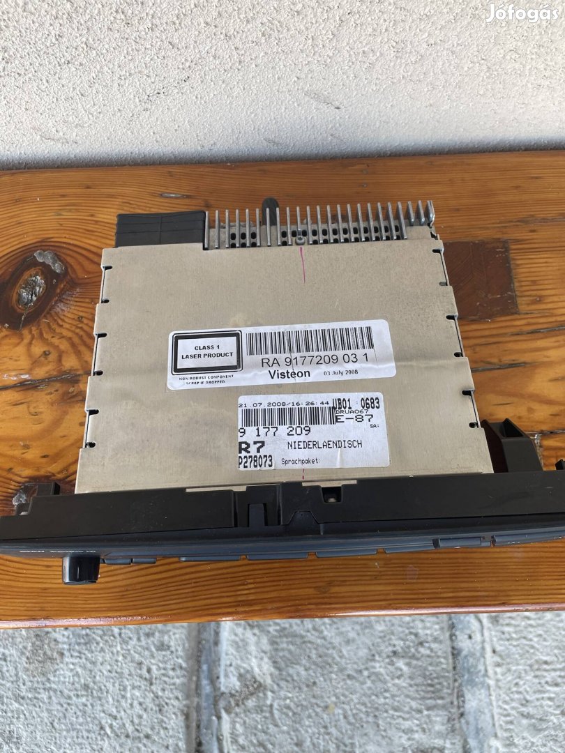 BMW autós fejegység