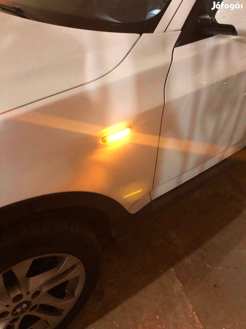 BMW dinamikus futófényes oldal irányjelző