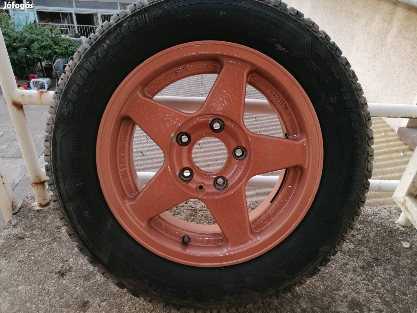 BMW e36 személyautóhoz 195/65r15 coll méretben téligumi alufelnivel. 