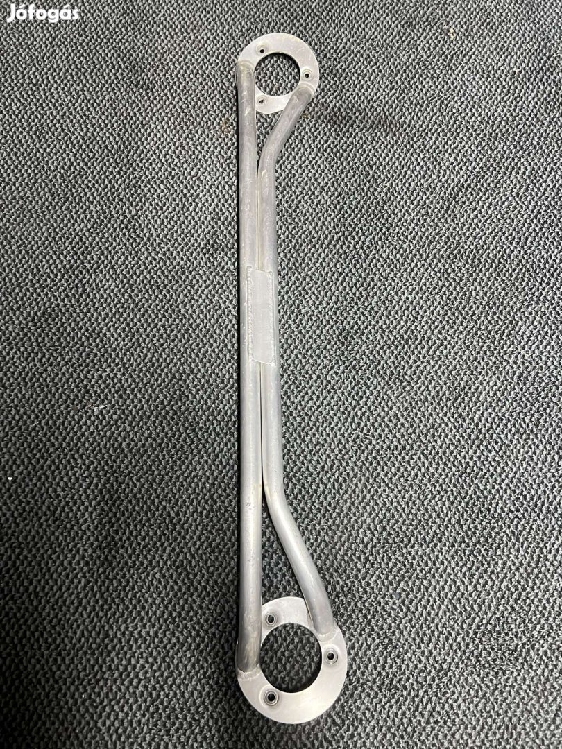 BMW e36 toronymerevítő