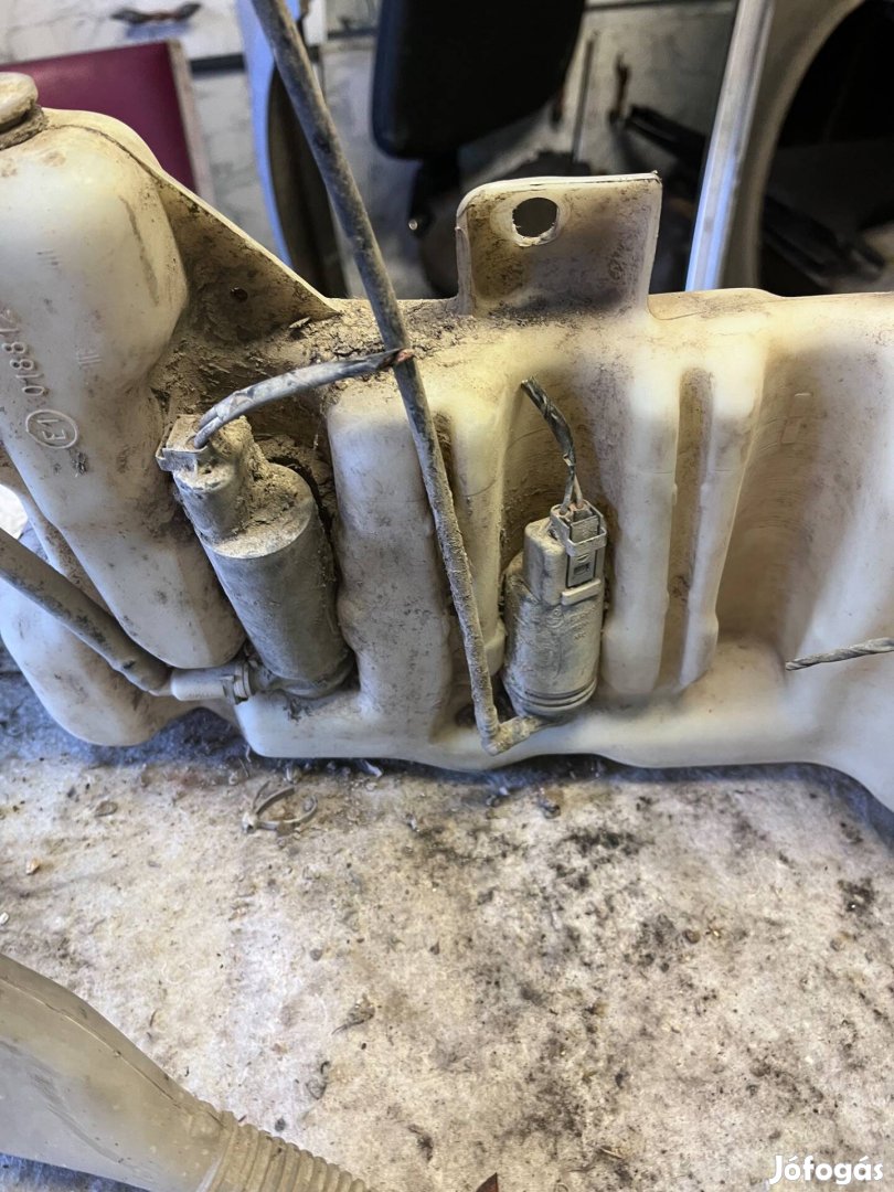 BMW e39 ablakmosó tartály és hozzá ablakmosó motor