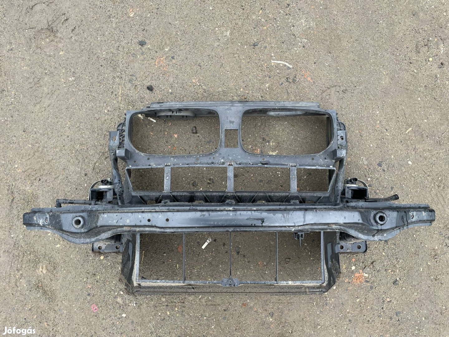 BMW e70 x5 homlokfal zárhíd 