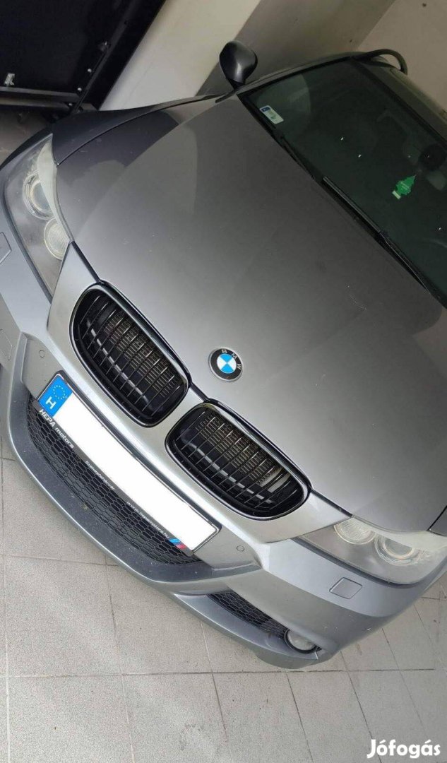 BMW e90 e91 facelift díszrács / vese lakk fekete