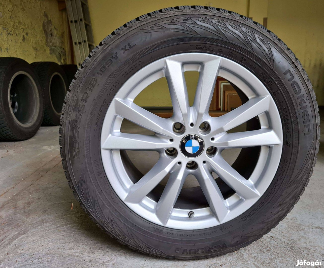 BMW felni alufelni 18 -as, 255/55 R18 Nokian Wrsuv téli gumikkal eladó