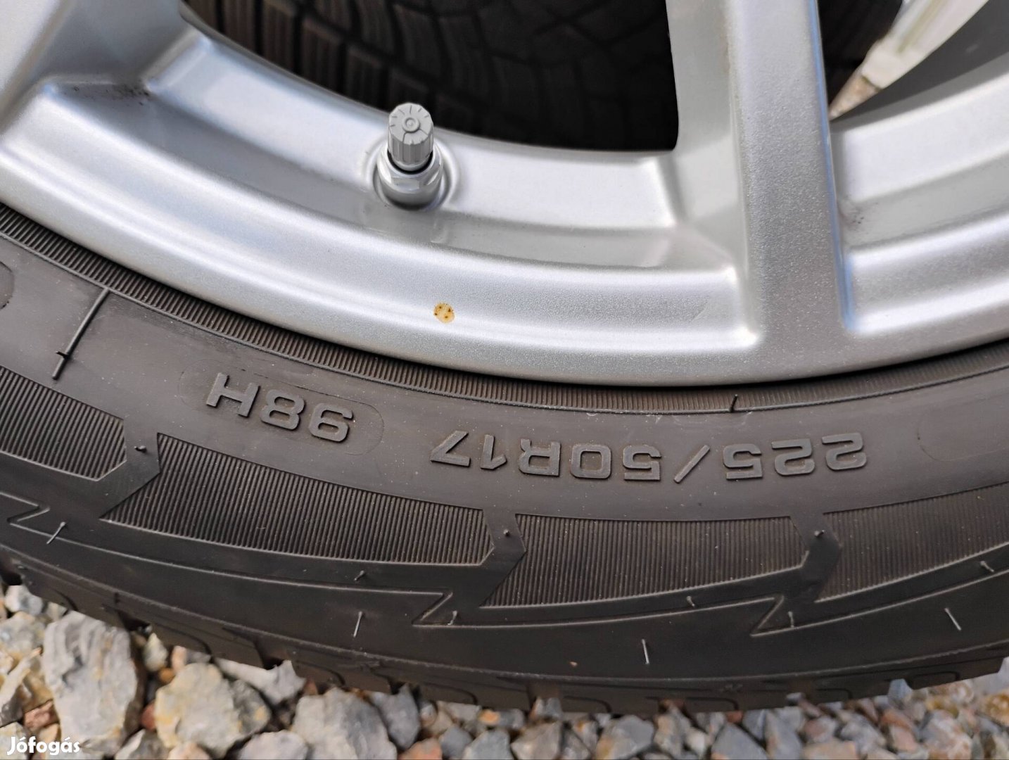BMW gyári alufelni új gumival!