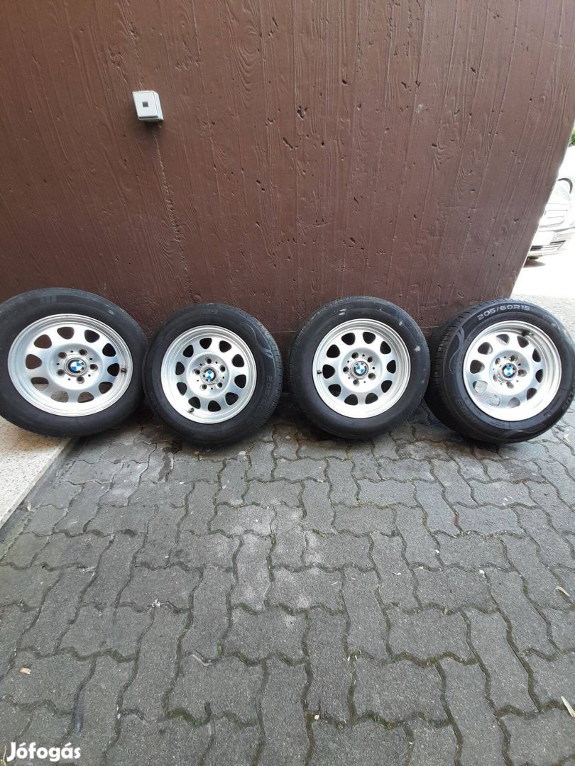 BMW gyári alufeni 15Zoll nyári gumival