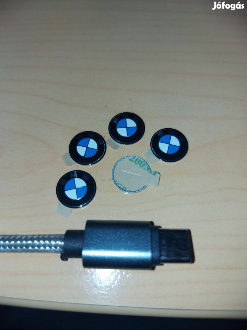 BMW gyári minőségű 1cm fém öntapadós jel kulcsra telefon tokra 2500Ft