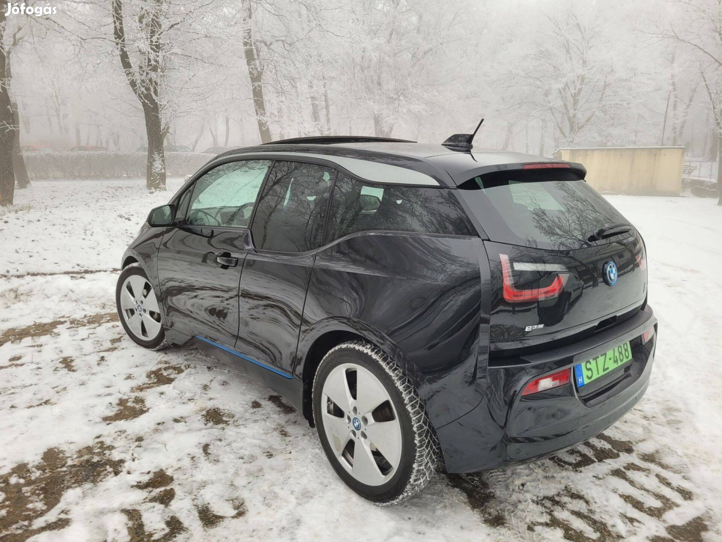 BMW i3 94 kW 85000 km fekete, tetőablak, LED lámpa, téli kerék