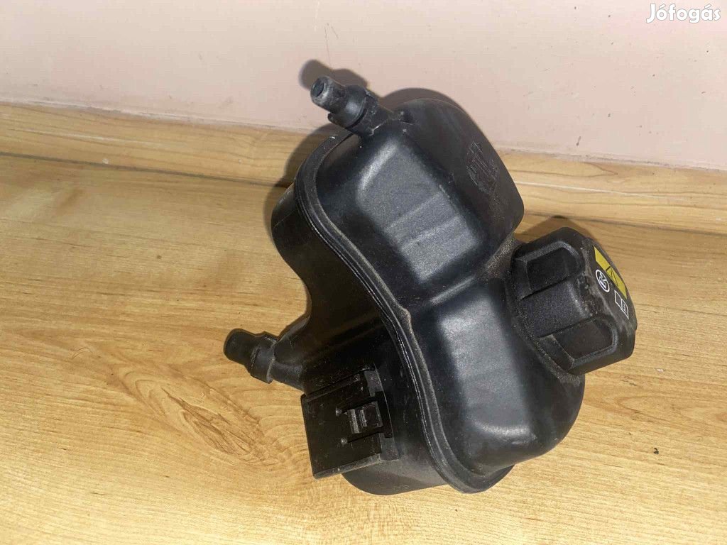 BMW i3 i4 kiegyenlítő tartály 18779811 8610653