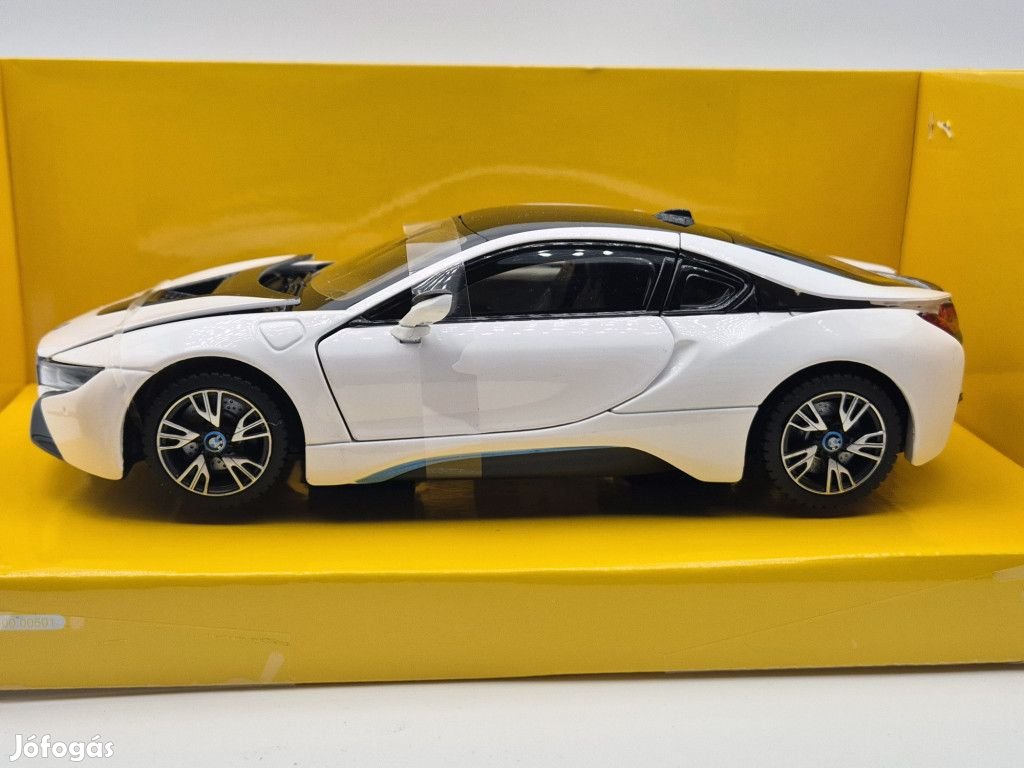 BMW i8 (2015) - fehér - Rastar - 1:24