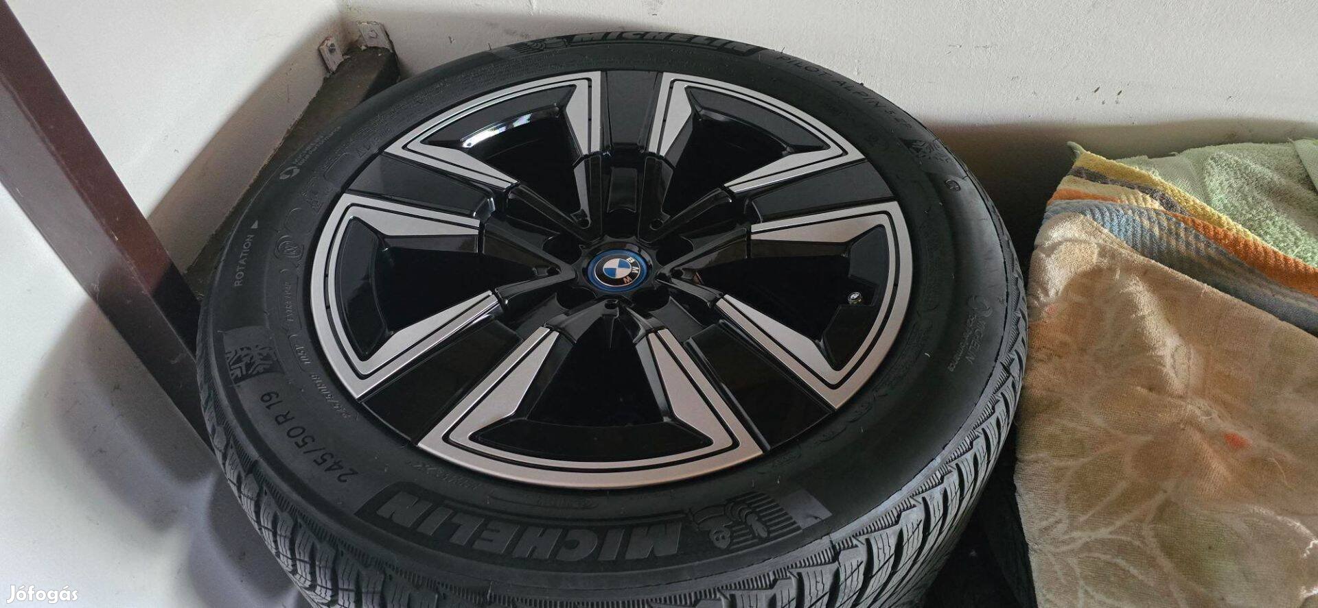BMW iX3 gyári téligumiszett