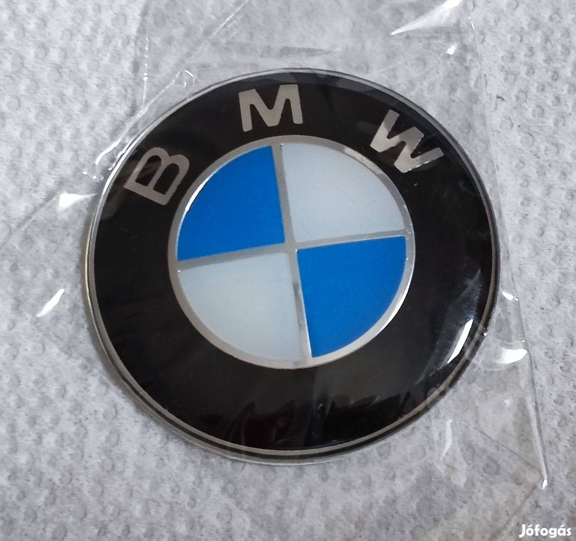 BMW kormány új kék-fehér embléma