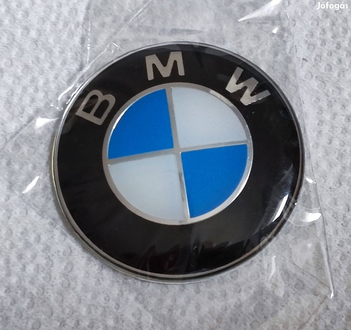 BMW kormány új kék-fehér embléma