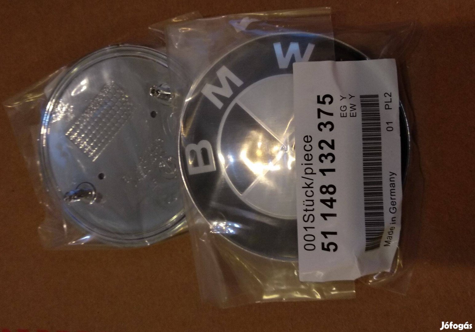 BMW új 82 mm-es fekete-fehér embléma ( első / hátsó logó, jel)