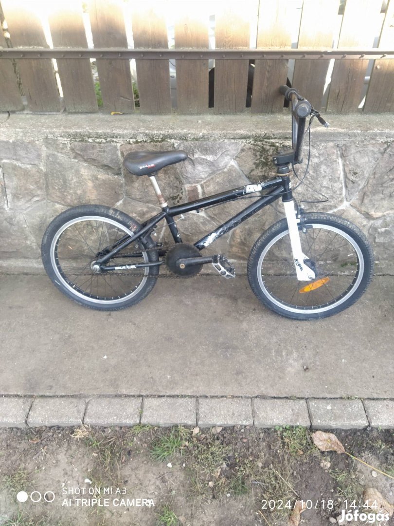 BMX kerékpár jó gumikkal.