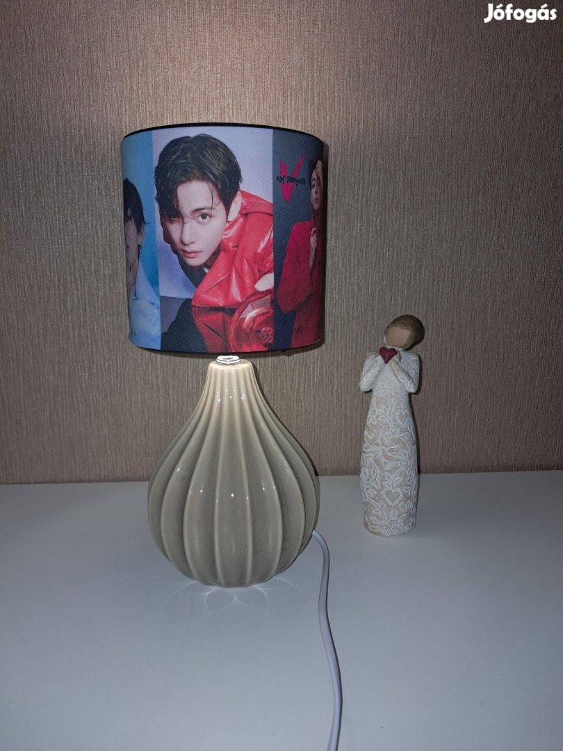 BTS Taehyung mintás éjjel lámpa
