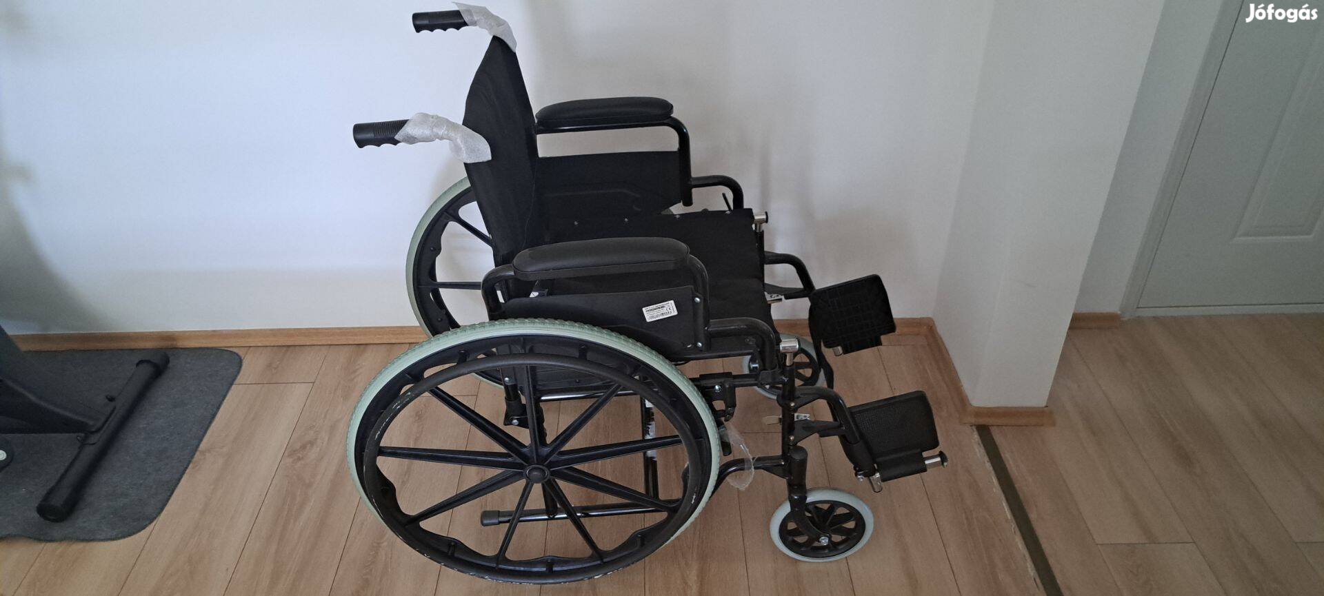 B-4200/P önhajtós mechanikus, összecsukható kerekesszék B-4200/P önha