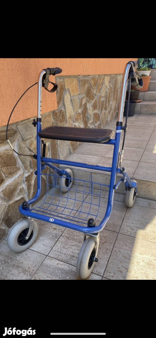 B-4258 Négykerekű fékezhető járókeret