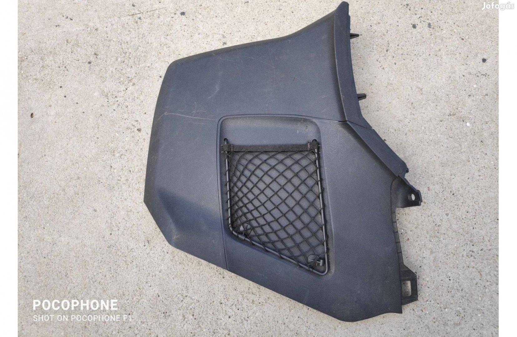 B Zafira műa. belt. burkolat, közép konzol, alsó, jobb old., antracit