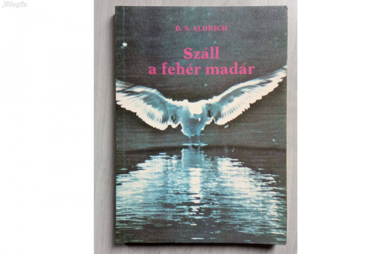 B. S. Aldrich Száll a fehér madár