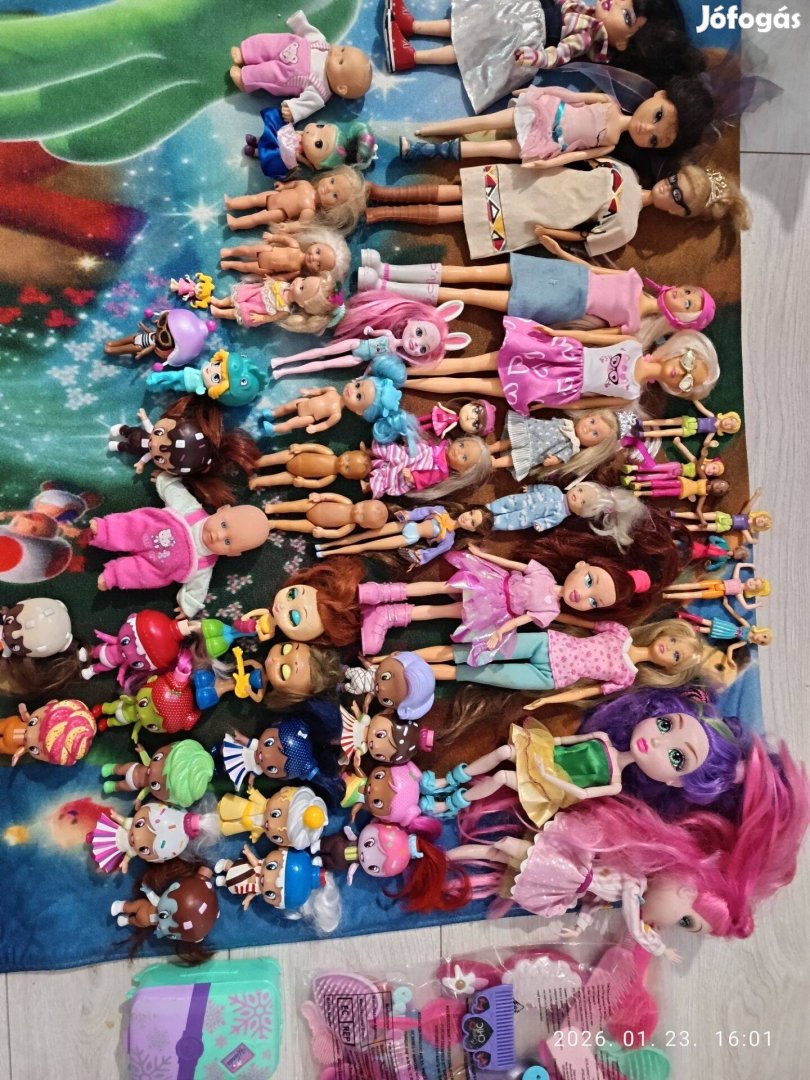 Babák, kiegészítők, figurák