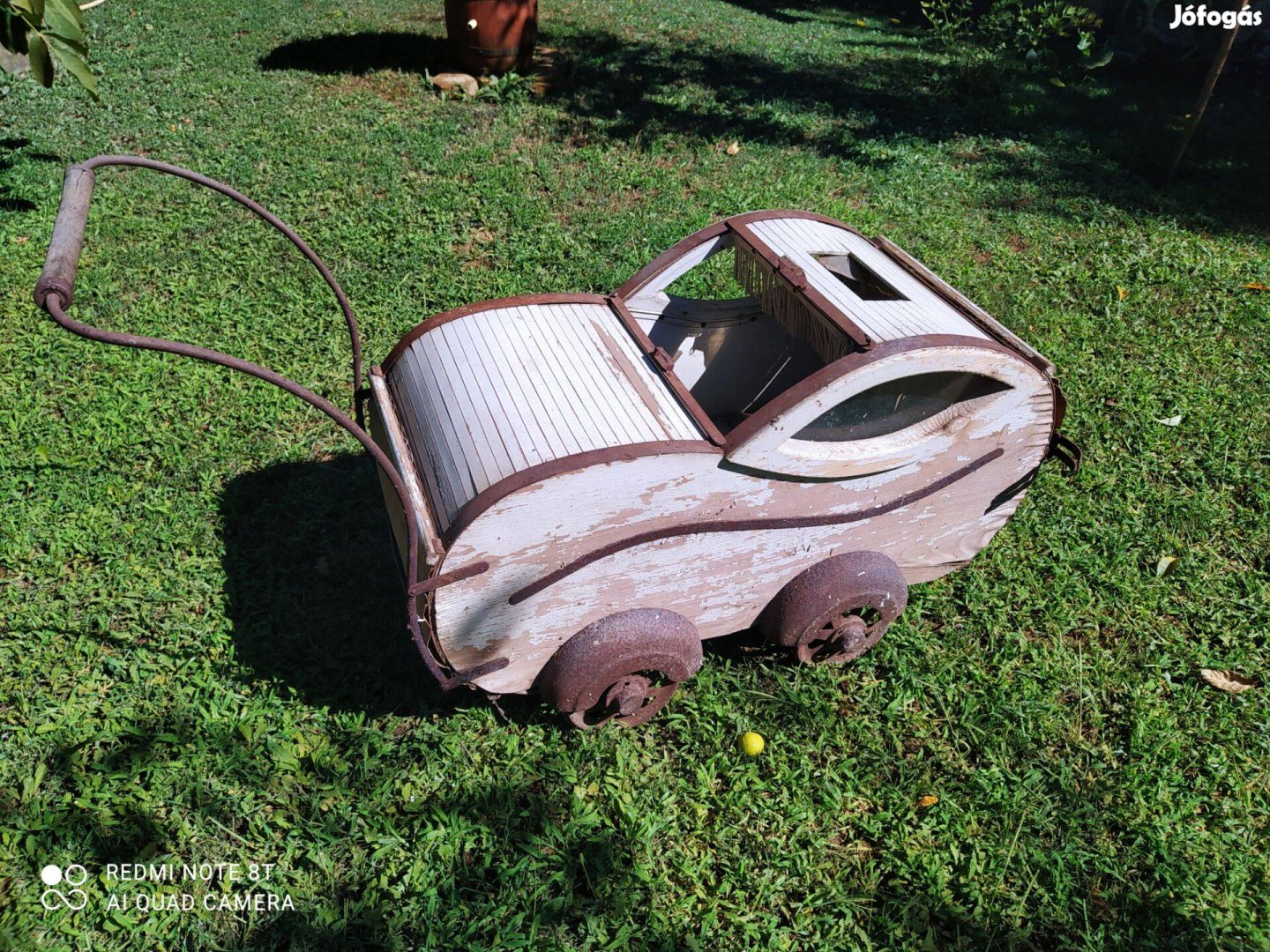 Babakocsi az 50-es évekből, felújítást igényel