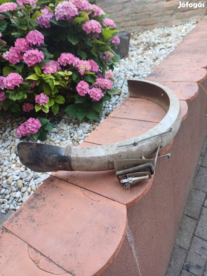 Babetta hátsó sárvédő lámpával.